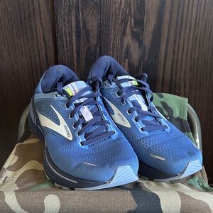 Brooks Blue and Navy Women's Running Shoes